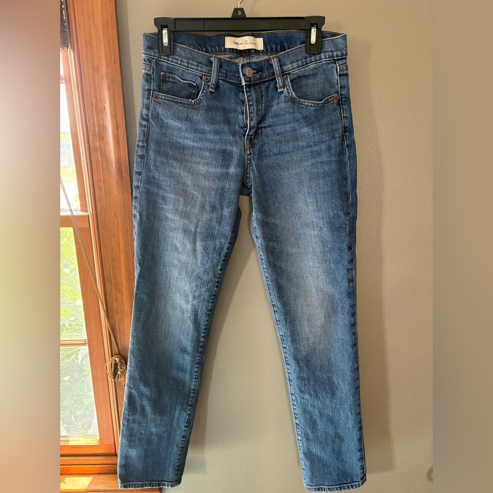 GAP Women's Real Straight Style Blue Jeans
